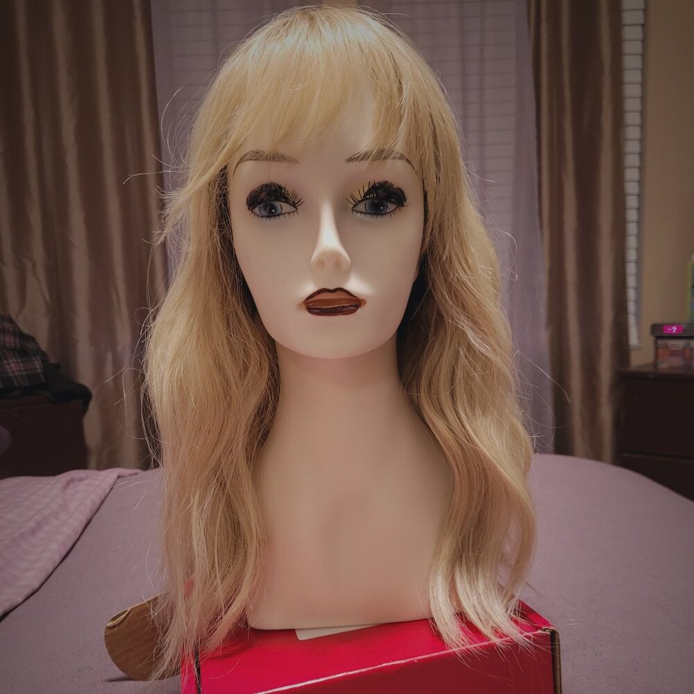 NWOT  wavy wig by Wigs for Every Woman